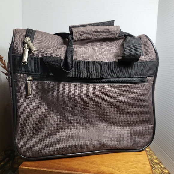 Voyageur Gray and Black Carry On Bag Luggage - Picture 2 of 15